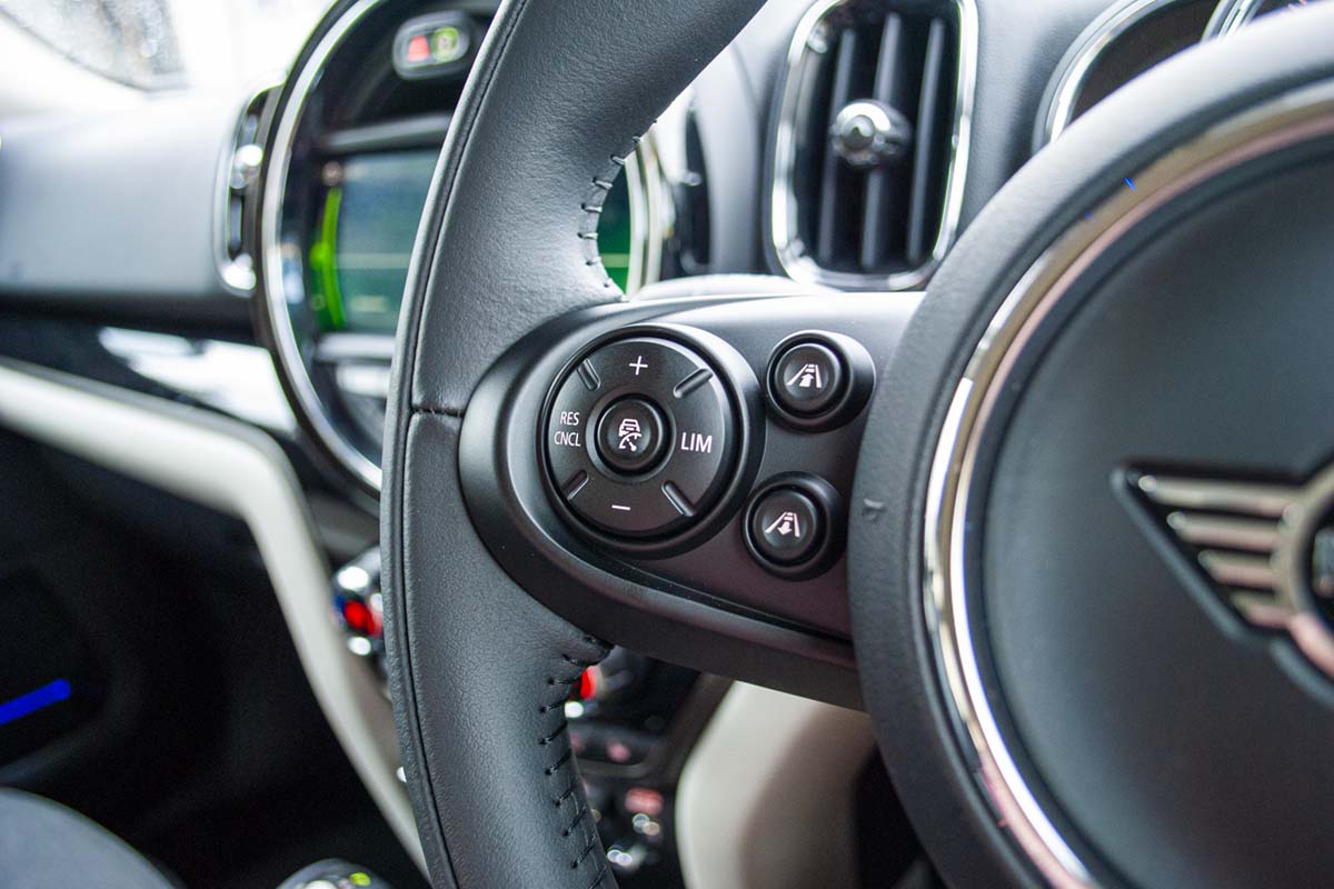 Mini Crossover Phev こだわりインテリアは見ていて楽しいぞ カラフルモータース 車選びを可愛く楽しもう Mini Crossover Phev こだわりインテリアは見ていて楽しいぞ カラフルモータース 車選びを可愛く楽しもう