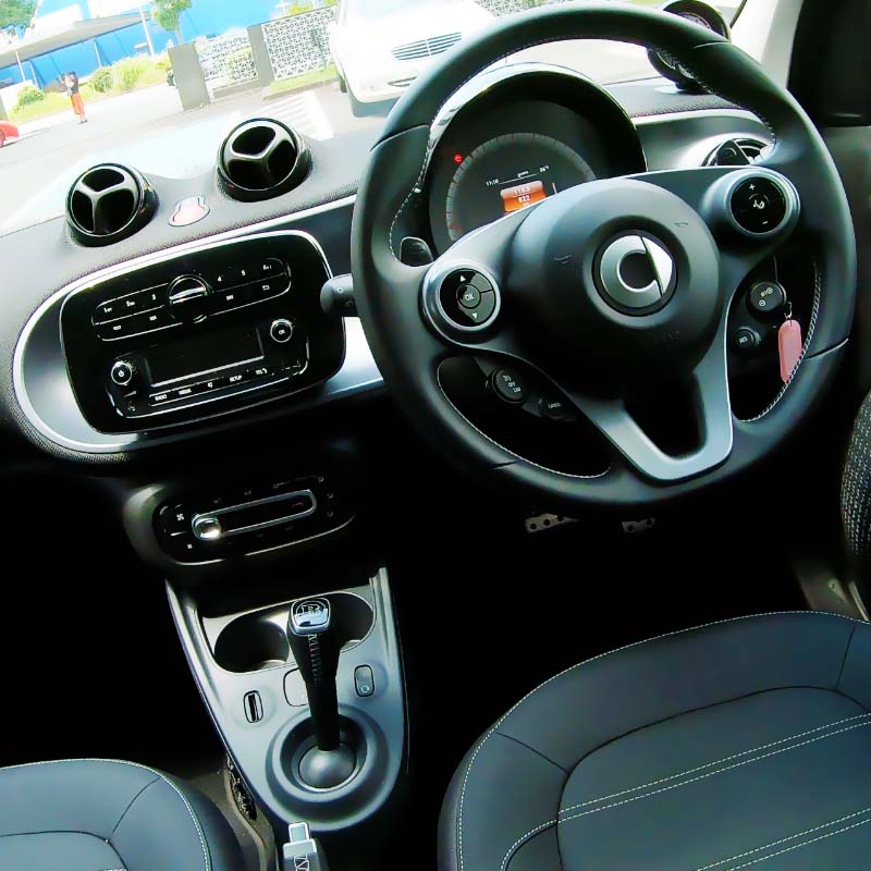 smart foufour interior cockpit