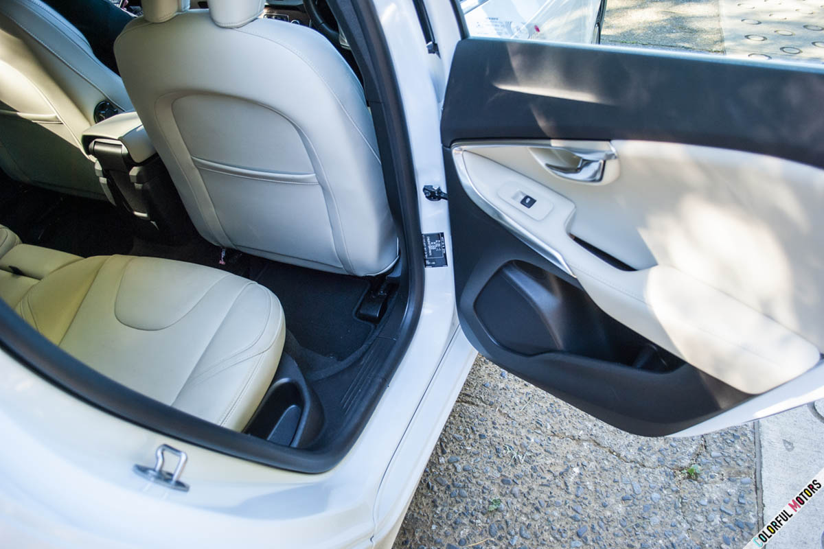 Volvo V40 シンプルモダンな逸品インテリアデザインだ カラフルモータース 車選びを可愛く楽しもう